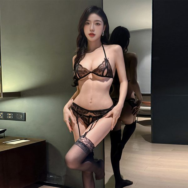 The charm of black lace - Image 4